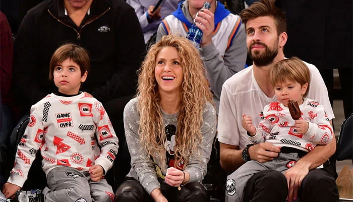 shakira with Gerard Pique and kids