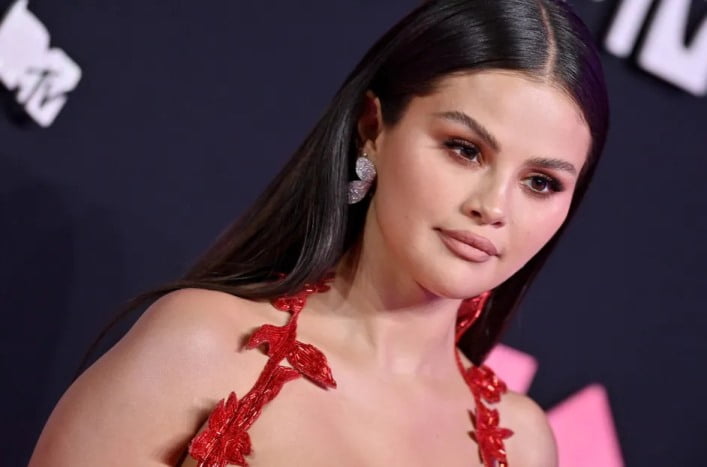 How many full albums does Selena Gomez have?